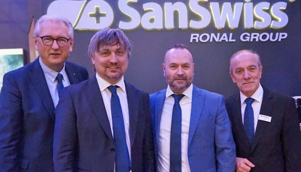 SanSwiss sin satsning i Norge startet for fullt på ISH-messen i Frankfurt i mars 2019. Fra venstre Brand & Marketing Director for SanSwiss Scandinavia, Yngve Pettersen, salgssjef Frode Tofte hos importør i Norge, Bedre Baderom AS, daglig leder i Bedre Baderom AS, Tom Kaspersen og Urs Gasser, General Manager i SanSwiss AG. SanSwiss sin satsning i Norge startet for fullt på ISH-messen i Frankfurt i mars 2019. Fra venstre Brand & Marketing Director for SanSwiss Scandinavia, Yngve Pettersen, salgssjef Frode Tofte hos importør i Norge, Bedre Baderom AS, daglig leder i Bedre Baderom AS, Tom Kaspersen og Urs Gasser, General Manager i SanSwiss AG.