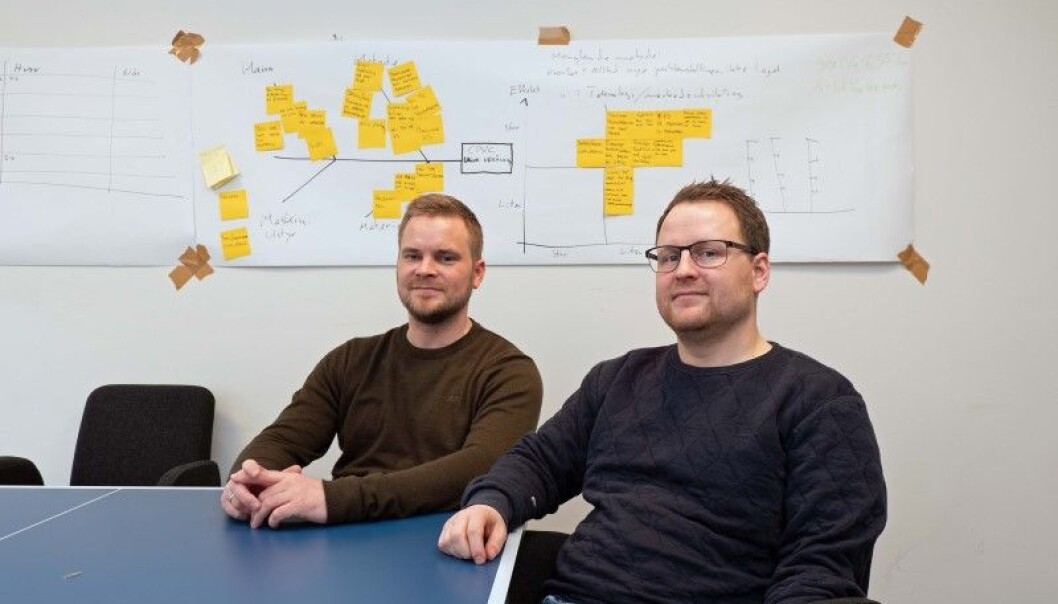 ALLE MED: Grevstad & Tvedt har arbeidet seg frem til gode løsninger for å holde oversikten – på dette arkivbildet sitter Kjetil Pedersen (til venstre) og Arve Dalland foran en tidligere gjennomgang av feil og avvik som bedriften skulle rette opp og lære av. ALLE MED: Grevstad & Tvedt har arbeidet seg frem til gode løsninger for å holde oversikten – på dette arkivbildet sitter Kjetil Pedersen (til venstre) og Arve Dalland foran en tidligere gjennomgang av feil og avvik som bedriften skulle rette opp og lære av.
