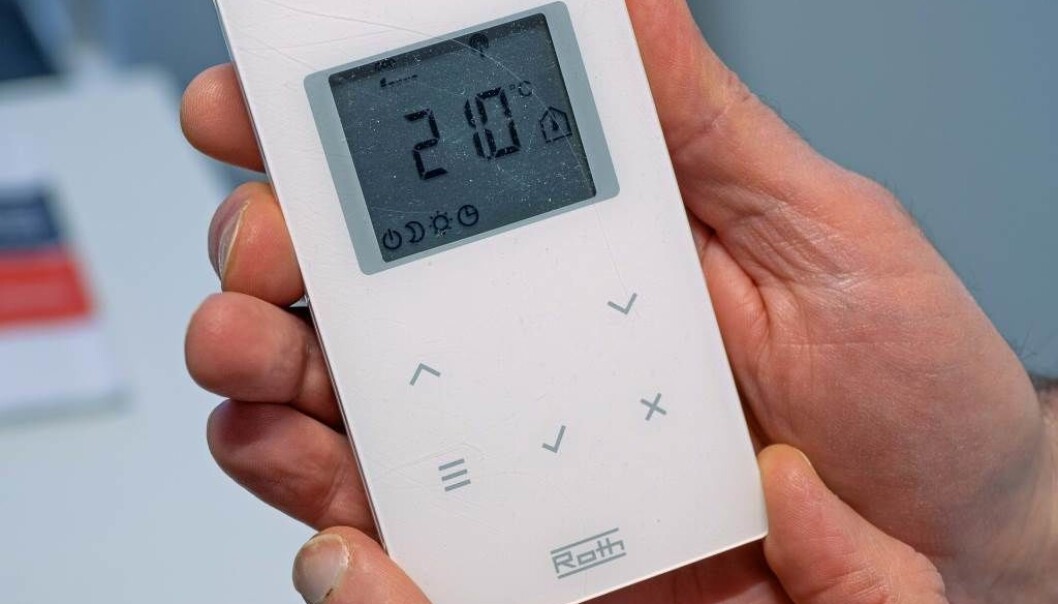 FROSTSIKRING: Brukerne setter ofte de trådløse termostatene på frostsikring, og dermed holder anlegget seg på 8 grader. Sjekk om det lille brytersymbolet, nederst til venstre på displayet, kommer opp – da må frostsikringen skrus av. FROSTSIKRING: Brukerne setter ofte de trådløse termostatene på frostsikring, og dermed holder anlegget seg på 8 grader. Sjekk om det lille brytersymbolet, nederst til venstre på displayet, kommer opp – da må frostsikringen skrus av.