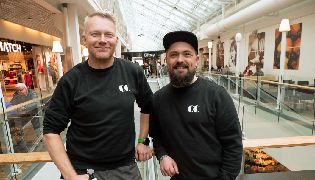 I episode to av kjøpesenterets egen realityserie «Livet på CC» kan seerne følge dagen til Roy Magne Eng og Lars Aron Hjelleset. I episode to av kjøpesenterets egen realityserie «Livet på CC» kan seerne følge dagen til Roy Magne Eng og Lars Aron Hjelleset.