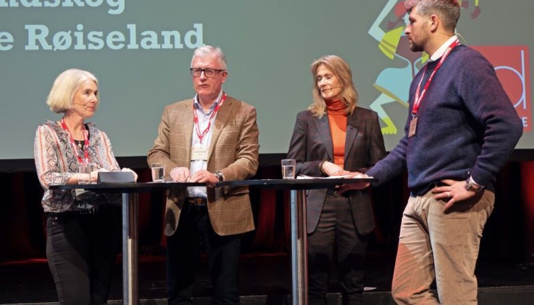 KONFLIKTDEMPERE: De forteller om hvordan de kan løse konflikter i bransjen – Marianne Røiseland (fra venstre), Tore Strandskog, Kari Sandberg og møteleder Leo Ajkic. Kanskje kommer det egne prosjektmeglere som kan løse konflikter før de går til retten. KONFLIKTDEMPERE: De forteller om hvordan de kan løse konflikter i bransjen – Marianne Røiseland (fra venstre), Tore Strandskog, Kari Sandberg og møteleder Leo Ajkic. Kanskje kommer det egne prosjektmeglere som kan løse konflikter før de går til retten.