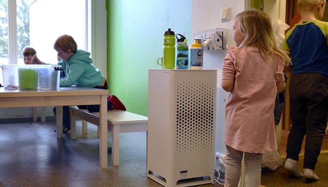 Barna i barnehagen Læringsverkstedet Haga har fått et bedre inneklima etter at de fikk installert luftrensere. Foto: Jan Erik Røine. Barna i barnehagen Læringsverkstedet Haga har fått et bedre inneklima etter at de fikk installert luftrensere. Foto: Jan Erik Røine.