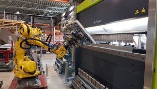 Automatisering: Systemairs nyinnkjøpte robot som produserer paneler. Automatisering: Systemairs nyinnkjøpte robot som produserer paneler.