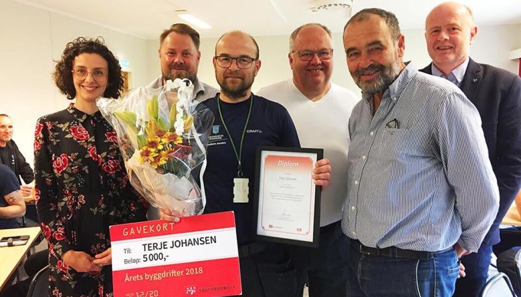 VANT I 2018: Terje Johansen ble kåret til Årets Byggdrifter i 2018. Her med Sonia Tangen - leder i Fagforbundet Trondheim, Roger Næss - Trondheim eiendom, Børge Tingstad - yrkesseksjonsleder SST Trøndelag, Stein Guldbrandsen, Torbjørn Thoresen - Trondheim eiendom, Foto: Jørn Wad. VANT I 2018: Terje Johansen ble kåret til Årets Byggdrifter i 2018. Her med Sonia Tangen - leder i Fagforbundet Trondheim, Roger Næss - Trondheim eiendom, Børge Tingstad - yrkesseksjonsleder SST Trøndelag, Stein Guldbrandsen, Torbjørn Thoresen - Trondheim eiendom, Foto: Jørn Wad.