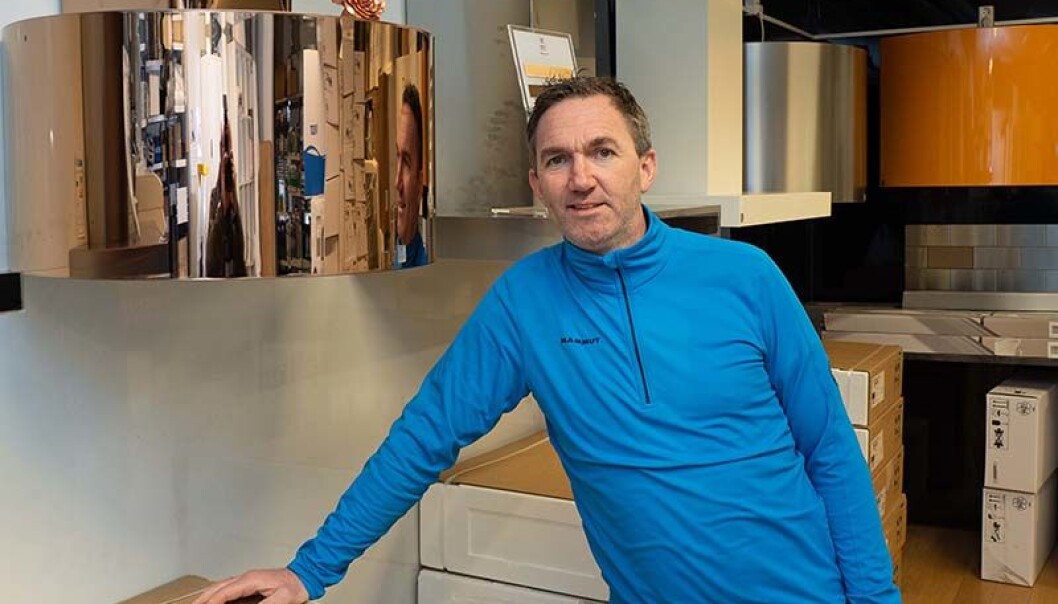 BUTIKK OG NETT: Jørn Ivar Liseth og kollegene driver tak- og ventilasjonsbutikk både fysisk og på nett. BUTIKK OG NETT: Jørn Ivar Liseth og kollegene driver tak- og ventilasjonsbutikk både fysisk og på nett.