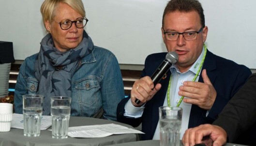 UENIGE: Nito-visepresident Kjetil Lein mener det er toppledelsen i kommunene som svikter. KS-direktør Anne-Cathrine Hjertaas protesterer og vil ha ledere med tverrfaglig kompetanse.
En person som er flink, blir belønnet med å bli satt til ting han ikke kan!
Rune Berg
UENIGE: Nito-visepresident Kjetil Lein mener det er toppledelsen i kommunene som svikter. KS-direktør Anne-Cathrine Hjertaas protesterer og vil ha ledere med tverrfaglig kompetanse.
En person som er flink, blir belønnet med å bli satt til ting han ikke kan!
Rune Berg