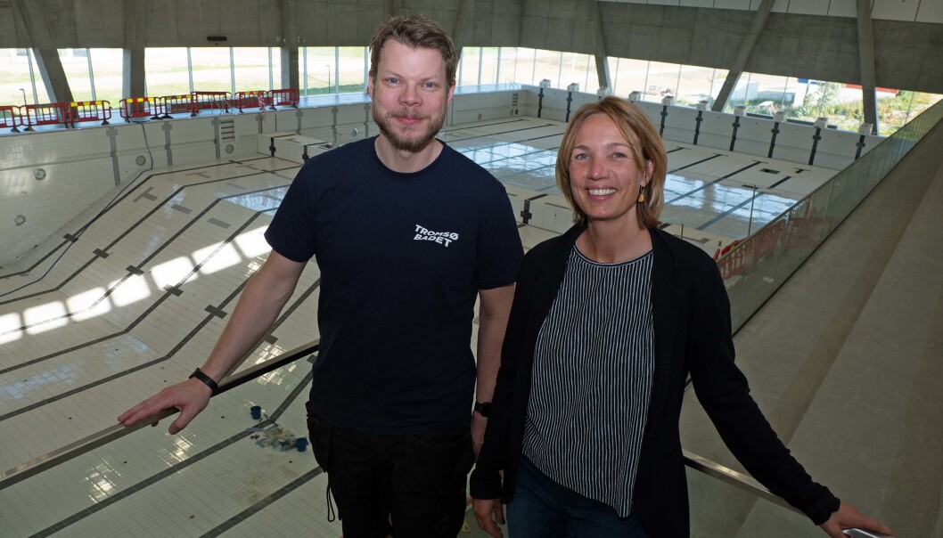 UTSIKT: Utsikten er flott – om vinteren kan badegjestene sitte inne i 39 grader og se på skiløperne gå rett forbi i lysløypa utenfor badeanlegget, forteller Siv-Hege Helsing Schrøen og Thor Otto Iversen. UTSIKT: Utsikten er flott – om vinteren kan badegjestene sitte inne i 39 grader og se på skiløperne gå rett forbi i lysløypa utenfor badeanlegget, forteller Siv-Hege Helsing Schrøen og Thor Otto Iversen.