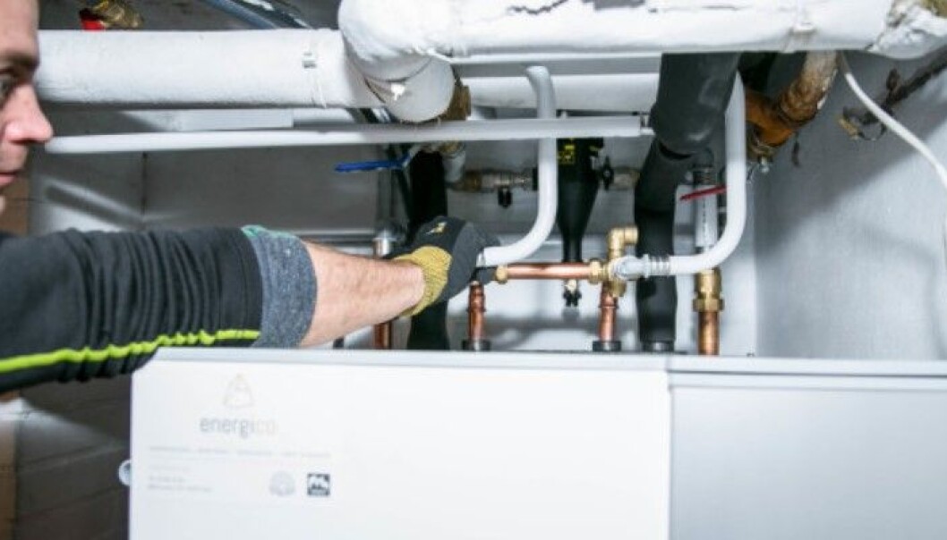 Markus Loostrand i Energico er en av dem som har montert mange bergvarmepumper som erstatning for oljefyr. FOTO: Novap Markus Loostrand i Energico er en av dem som har montert mange bergvarmepumper som erstatning for oljefyr. FOTO: Novap