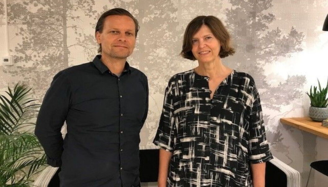 Med ny Energi- og miljøgruppe på plass, huser vårt Bergenskontor samtlige fag. Magnar Berge, gruppeleder Energi- og miljø og Torhild Wiklund, kontorleder er fornøyd med å kunne tilby et komplett rådgivningsteam. Foto: Asplan Viak. Med ny Energi- og miljøgruppe på plass, huser vårt Bergenskontor samtlige fag. Magnar Berge, gruppeleder Energi- og miljø og Torhild Wiklund, kontorleder er fornøyd med å kunne tilby et komplett rådgivningsteam. Foto: Asplan Viak.