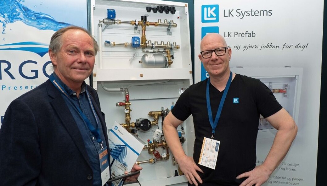 TRE RØR: De satser på enklere anlegg med tappevannet som energitilførsel til leilighetene, teknisk direktør Tor Olsen i AF Energi & Miljøteknikk (til venstre) og teknisk sjef Ole Andreas Valnes i LK Systems. TRE RØR: De satser på enklere anlegg med tappevannet som energitilførsel til leilighetene, teknisk direktør Tor Olsen i AF Energi & Miljøteknikk (til venstre) og teknisk sjef Ole Andreas Valnes i LK Systems.
