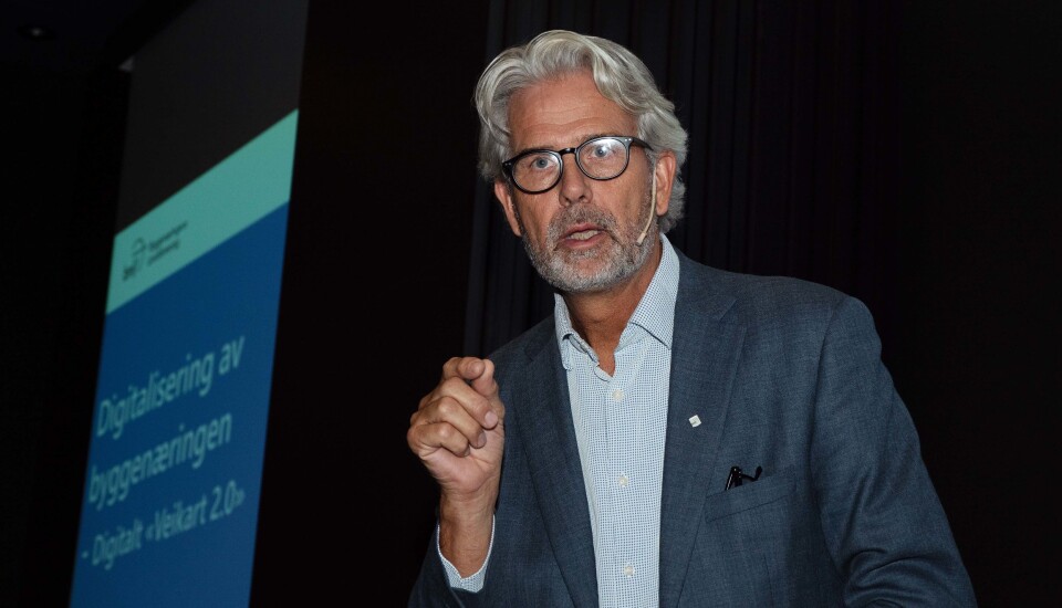 KARTTEGNER: Byggenæringen tegner digitalt veikart. Men når Jon Sandnes snakker digital fremtid, melder tilhørerne seg ut. – Vi har ikke truffet med å fortelle hva dette betyr for din bedrift, innrømmer han.