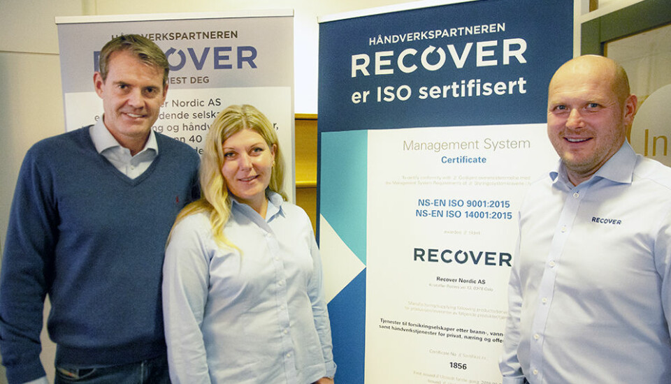 Fra venstre: Salgs- og markedsdirektør Espen Karsrud, kvalitets- og HMS-leder Marianne Mikkelsen og administrerende direktør Vegar Kristoffersen. Foto: Kiwa