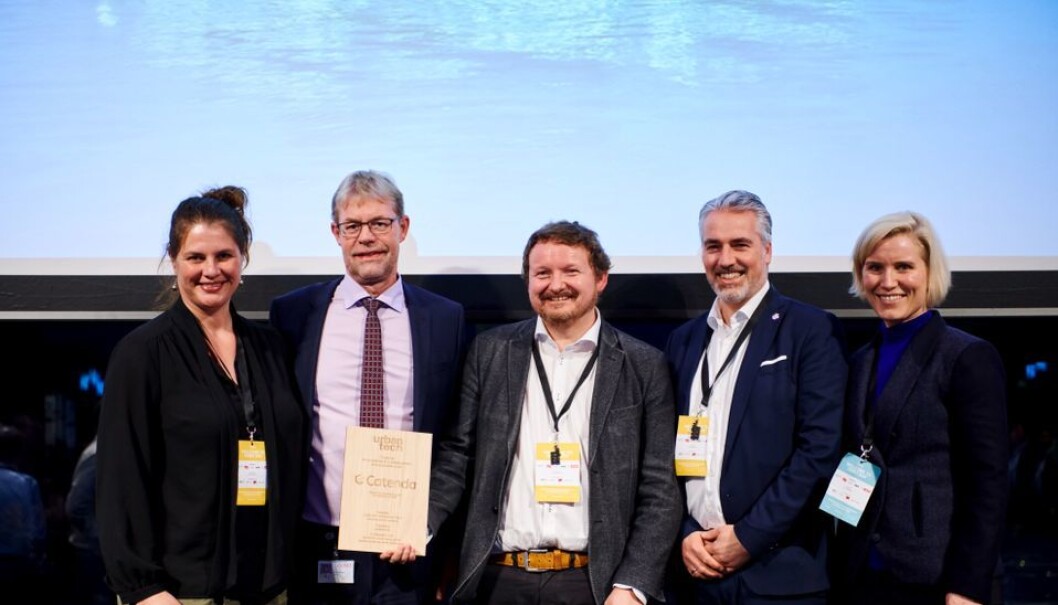 Fra venstre: Kirsti Svenning (Head of Communication Catenda), Lars-Peter Søbye (CEO COWI), Dag Fjeld Edvardsen (Co-founder Catenda), Håvard Bell (Co-founder Catenda), Birgit Farstad Larsen (SVP Bygninger COWI). Fra venstre: Kirsti Svenning (Head of Communication Catenda), Lars-Peter Søbye (CEO COWI), Dag Fjeld Edvardsen (Co-founder Catenda), Håvard Bell (Co-founder Catenda), Birgit Farstad Larsen (SVP Bygninger COWI).