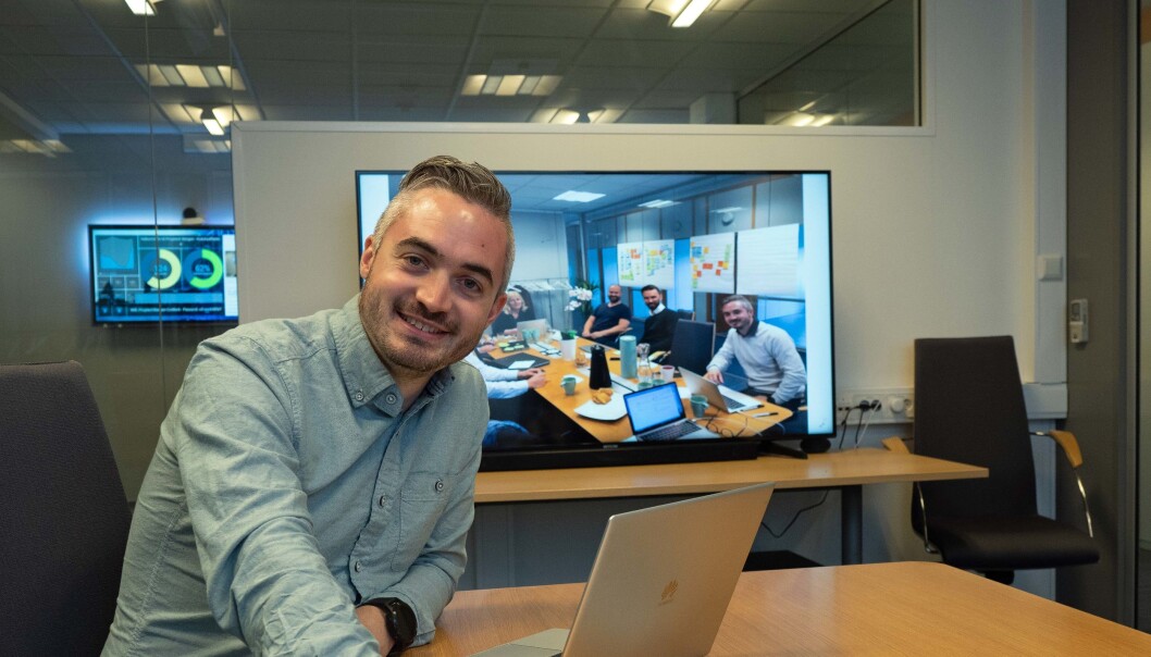 SAMMEN: Tommy Hagenes viser bilder som illustrerer hvordan det skal arbeides i Proptech Innovation – folk fra alle deler av verdikjeden sammen rundt samme bord. SAMMEN: Tommy Hagenes viser bilder som illustrerer hvordan det skal arbeides i Proptech Innovation – folk fra alle deler av verdikjeden sammen rundt samme bord.