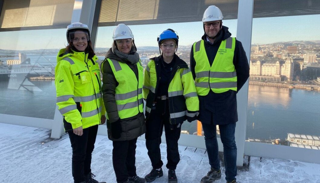 Fra v. Mari Haave Sveen fagsjef arbeid mot arbeidslivskriminalitet i Kultur- og idrettsbygg, Eli Grimsby direktør i Kultur- og idrettsbygg, Julie Olstad elektrolærling i GK Norge og Vegar Andersen byråd for næring og eierskap. Fra v. Mari Haave Sveen fagsjef arbeid mot arbeidslivskriminalitet i Kultur- og idrettsbygg, Eli Grimsby direktør i Kultur- og idrettsbygg, Julie Olstad elektrolærling i GK Norge og Vegar Andersen byråd for næring og eierskap.