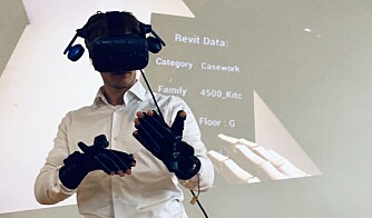 VR og hansker. VR og hansker.
