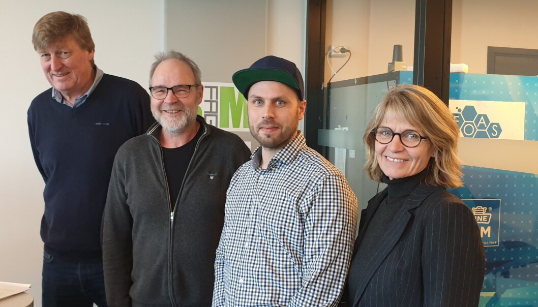 NY LINJE: Per Skau (Fellesforbundet ) (til venstre), Jørgen Leegaard (BNL), David Bakken (fagskolen) og rektor ved fagskolen Kirsti Andresen under åpningen mandag. NY LINJE: Per Skau (Fellesforbundet ) (til venstre), Jørgen Leegaard (BNL), David Bakken (fagskolen) og rektor ved fagskolen Kirsti Andresen under åpningen mandag.