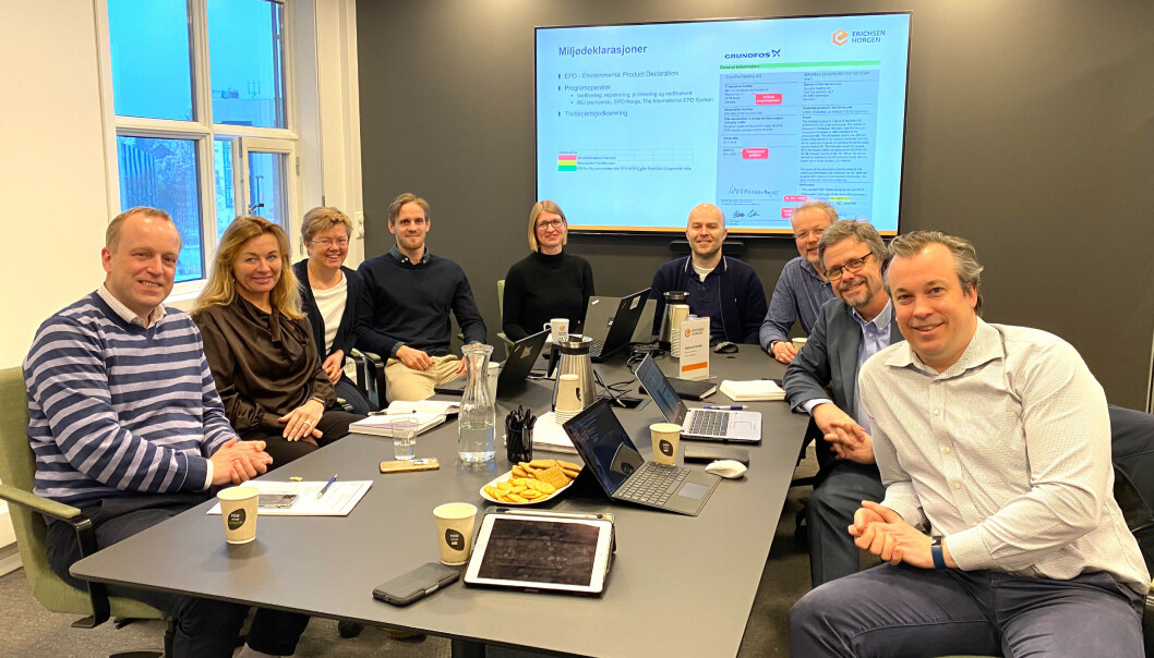 SØKER GODE LØSNINGER: Erichsen & Horgen inviterte tirsdag 4. februar til bransjetreff for å sette fokus på klimagassutslipp og materialbruk i VVS-tekniske anlegg. Fra venstre: Olav Struksnes (E & H), Eli Hermine H Eide (RørNorge), Ida Bryn (E & H), Anders Reinertsen Liaøy ( E & H), Anna Marwig ( E & H), Rolf Iver M Hagemoen ( Novap), Thor Lexow (VKE), Terje Røising ( NRF) og Thomas E Fransrud ( NemiTek). SØKER GODE LØSNINGER: Erichsen & Horgen inviterte tirsdag 4. februar til bransjetreff for å sette fokus på klimagassutslipp og materialbruk i VVS-tekniske anlegg. Fra venstre: Olav Struksnes (E & H), Eli Hermine H Eide (RørNorge), Ida Bryn (E & H), Anders Reinertsen Liaøy ( E & H), Anna Marwig ( E & H), Rolf Iver M Hagemoen ( Novap), Thor Lexow (VKE), Terje Røising ( NRF) og Thomas E Fransrud ( NemiTek).