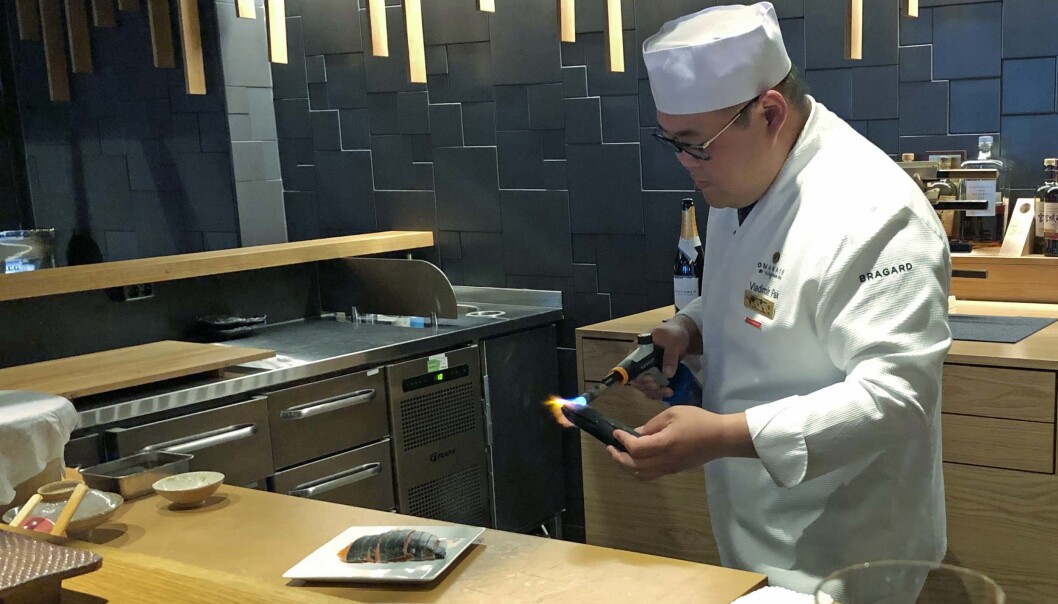 STJERNEKOKK: Vladimir Pak fikk Michelin-stjerne mandag kveld. STJERNEKOKK: Vladimir Pak fikk Michelin-stjerne mandag kveld.