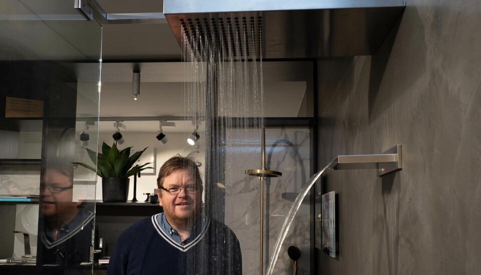 GOD FLYT: Oslo VVS Senter har god plass til å stille ut de mest forseggjorte dusjløsningene. Det hjelper på salget, konstaterer Lars-Henrik Andresen.
