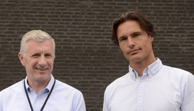 RÅDGIVENDE INGENIØRER: Geir Thomas Johansen (til venstre) og Alert Holtman vet mye om kjøling av datasentre og hvordan man skal bruke energien videre.