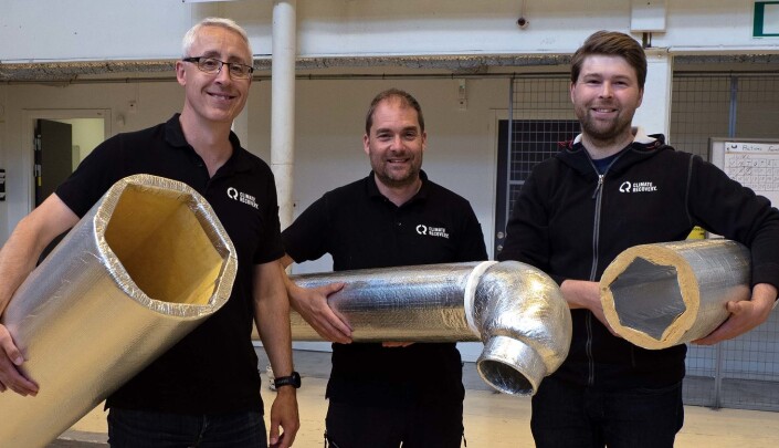 TENKER NYTT: De bruker resirkulert glass i stedet for nytt metall i kanalene – fra venstre André Bouyer, Joakim Johansson og Andreas Wallin. TENKER NYTT: De bruker resirkulert glass i stedet for nytt metall i kanalene – fra venstre André Bouyer, Joakim Johansson og Andreas Wallin.