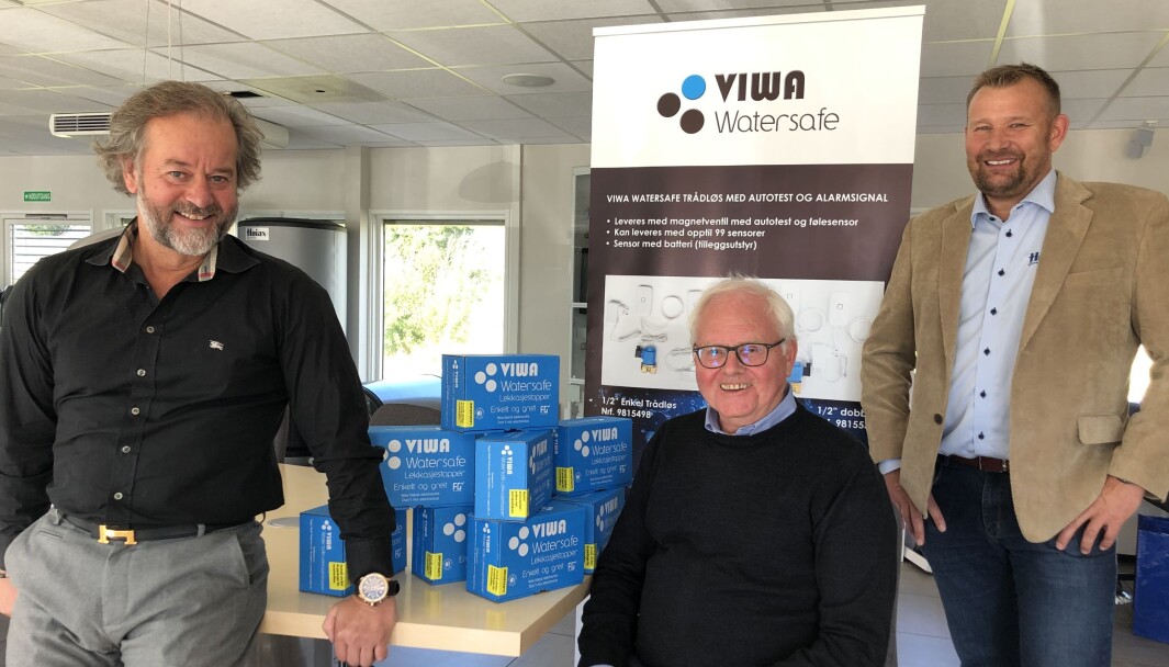 SAMMEN: Høiax-direktør Thomas Buskoven (til venstre), Viggo Wahl Pedersen og kommersiell direktør i Høiax, Hans Reinholt Wernersen. SAMMEN: Høiax-direktør Thomas Buskoven (til venstre), Viggo Wahl Pedersen og kommersiell direktør i Høiax, Hans Reinholt Wernersen.