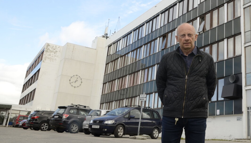 FRUSTRERT: Odd Isaksen mener det vil være svært utfordrende å nå læreplanens kompetansemål innen kulde- og varmepumpesystemer med de arealene som i dag er satt av ved nye Ishavsbyen videregående skole. FRUSTRERT: Odd Isaksen mener det vil være svært utfordrende å nå læreplanens kompetansemål innen kulde- og varmepumpesystemer med de arealene som i dag er satt av ved nye Ishavsbyen videregående skole.