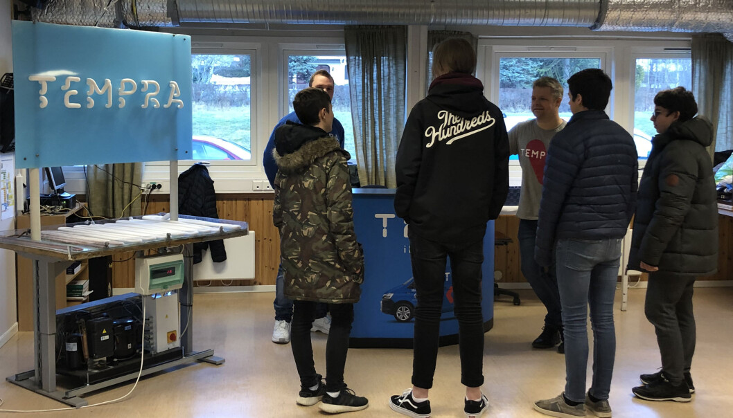 ENGASJERTE: Lokale bedrifter skal ha en stor del av æren for at kuldelinjen ved Borgund vgs ble opprettet. Her fra åpen dag for elevene på VG1 som skulle velge vei videre. ENGASJERTE: Lokale bedrifter skal ha en stor del av æren for at kuldelinjen ved Borgund vgs ble opprettet. Her fra åpen dag for elevene på VG1 som skulle velge vei videre.