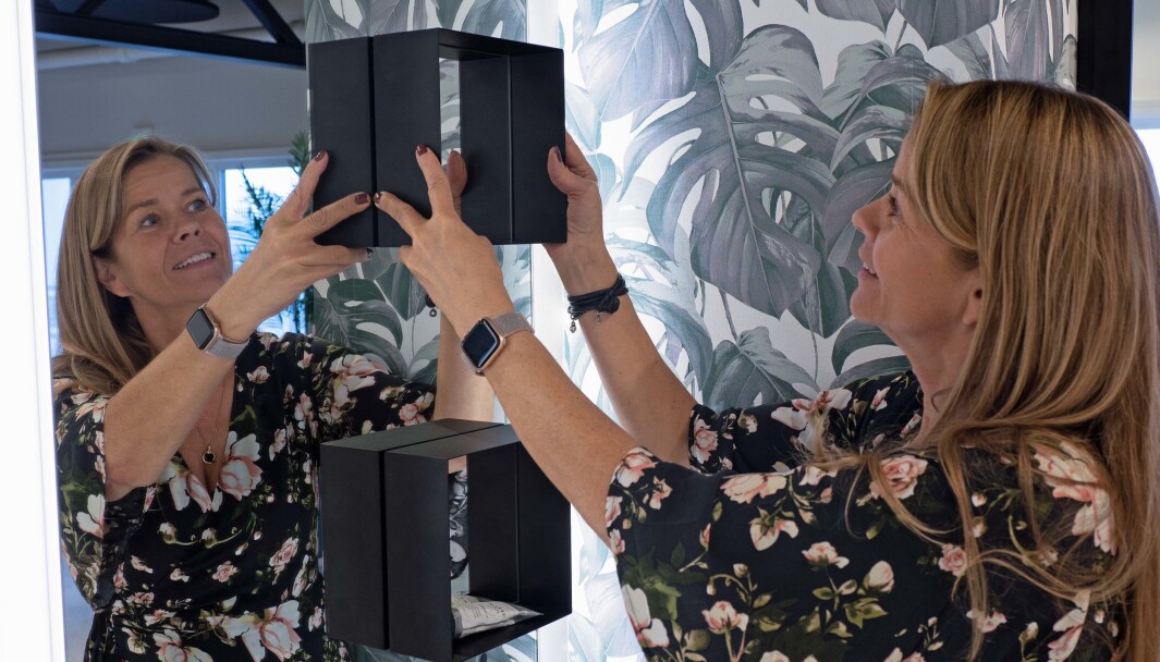 MAGNET: Magneter på speilene slik at du kan plassere bokser der du vil selv, det er en av de siste nye løsningene som Marianne Torp Halvorsen og Scala Bad har å by på. MAGNET: Magneter på speilene slik at du kan plassere bokser der du vil selv, det er en av de siste nye løsningene som Marianne Torp Halvorsen og Scala Bad har å by på.