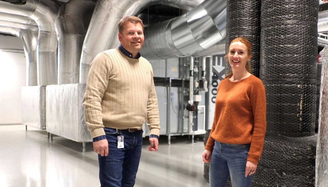 FORNØYD: Driftssjef hos Bara Eiendom, Christer E. W. Nilsen, og administrerende direktør, Ingse Galtung Døsvig, er svært godt fornøyd med å ha fått på plass et energioppfølgingssystem for sine eiendommer i Kronstadparken i Bergen. FORNØYD: Driftssjef hos Bara Eiendom, Christer E. W. Nilsen, og administrerende direktør, Ingse Galtung Døsvig, er svært godt fornøyd med å ha fått på plass et energioppfølgingssystem for sine eiendommer i Kronstadparken i Bergen.