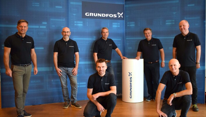 WEBINARISTER: Grundfos-gutter klare for webinar. Bak fra venstre Willy Sture, Andre Sundli Barka, John Ove Laksberg, Bjørn Berg og Pål Hatlestad. Foran: Jon Olav Eidsmo og Rune Lie. Alle skal i ilden på «Connect with Grundfos»-dagen. WEBINARISTER: Grundfos-gutter klare for webinar. Bak fra venstre Willy Sture, Andre Sundli Barka, John Ove Laksberg, Bjørn Berg og Pål Hatlestad. Foran: Jon Olav Eidsmo og Rune Lie. Alle skal i ilden på «Connect with Grundfos»-dagen.