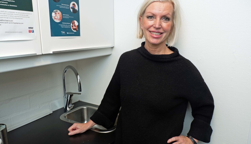 STÅL: Marit R. Hammer og Intra leverer stål til både kjøkken og bad. STÅL: Marit R. Hammer og Intra leverer stål til både kjøkken og bad.