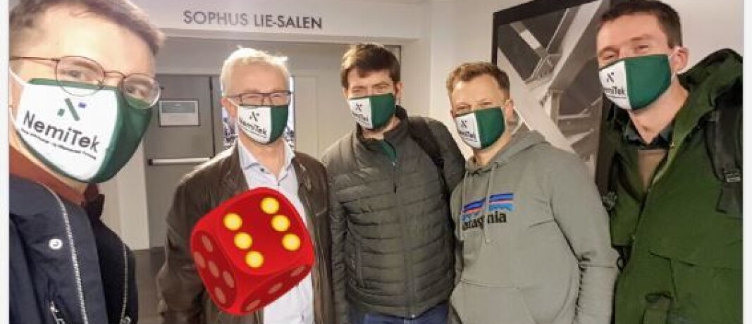 FORNØYDE: Mads Mysen (nummer to fra venstre) takkes av kursdeltakerne (fra venstre) Martin McGloin, Arne Pihl Bordi, Erlend Bolle og Per Magne Helseth. FORNØYDE: Mads Mysen (nummer to fra venstre) takkes av kursdeltakerne (fra venstre) Martin McGloin, Arne Pihl Bordi, Erlend Bolle og Per Magne Helseth.