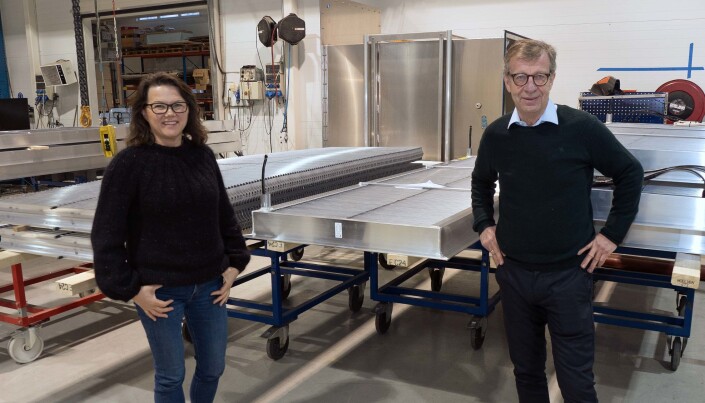 PRODUSERER: Daglig leder Kristine Degnes, salgssjef Bjørn Gundersen og kollegene produserer ristene i Rakkestad. PRODUSERER: Daglig leder Kristine Degnes, salgssjef Bjørn Gundersen og kollegene produserer ristene i Rakkestad.
