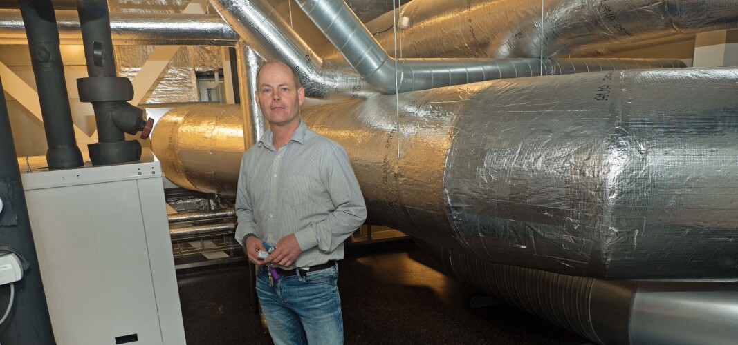 REGULERING: Dag Arne Husdal forteller at Longyearbyen kan spare energi mye enklere med å styre og optimalisere fremfor å bygge. REGULERING: Dag Arne Husdal forteller at Longyearbyen kan spare energi mye enklere med å styre og optimalisere fremfor å bygge.