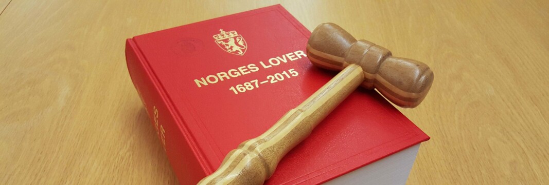VURDERING: Det er i vurderingene sine at lagmannsretten har skrevet at mannen arbeidet svart som rørlegger. Dem går det ikke an å anke selv om man er uenig, peker advokat Ole Andreas Thrana på. VURDERING: Det er i vurderingene sine at lagmannsretten har skrevet at mannen arbeidet svart som rørlegger. Dem går det ikke an å anke selv om man er uenig, peker advokat Ole Andreas Thrana på.