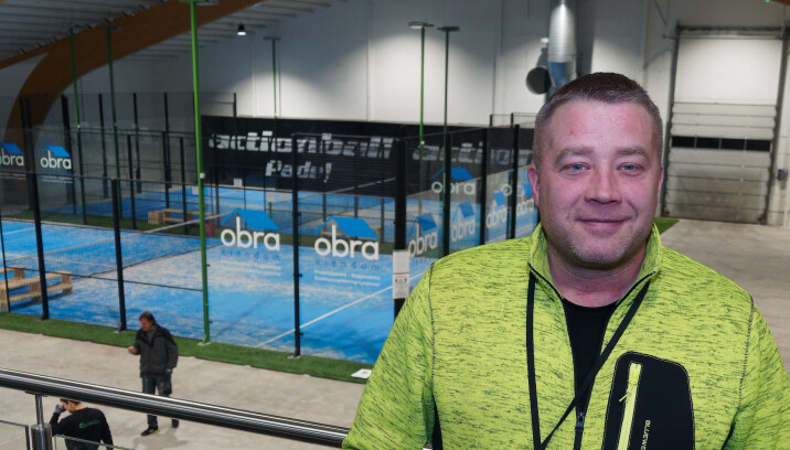 HALLDRIFTER: Nå bygger TT Byggdrift om en hall i Sandnes til padeltennishall – i neste omgang skal Terje Tjøtta og folkene hans drifte bygningen.