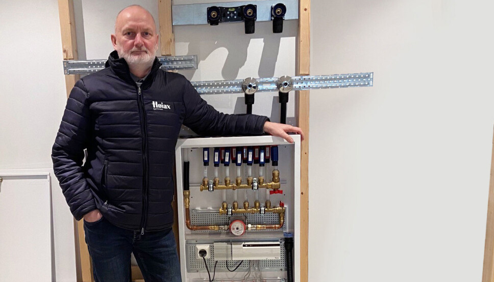 Finn Olaussen, Produktgruppesjef Prefab viser frem Høiax Prefabrikkerte fordelerskap.