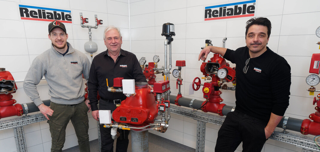 INVITERER: Så fort det blir mulig, inviterer de til nybygd showroom – Thomas Knutsen (fra venstre), Miroslaw Fornal og Morten Sundby. INVITERER: Så fort det blir mulig, inviterer de til nybygd showroom – Thomas Knutsen (fra venstre), Miroslaw Fornal og Morten Sundby.