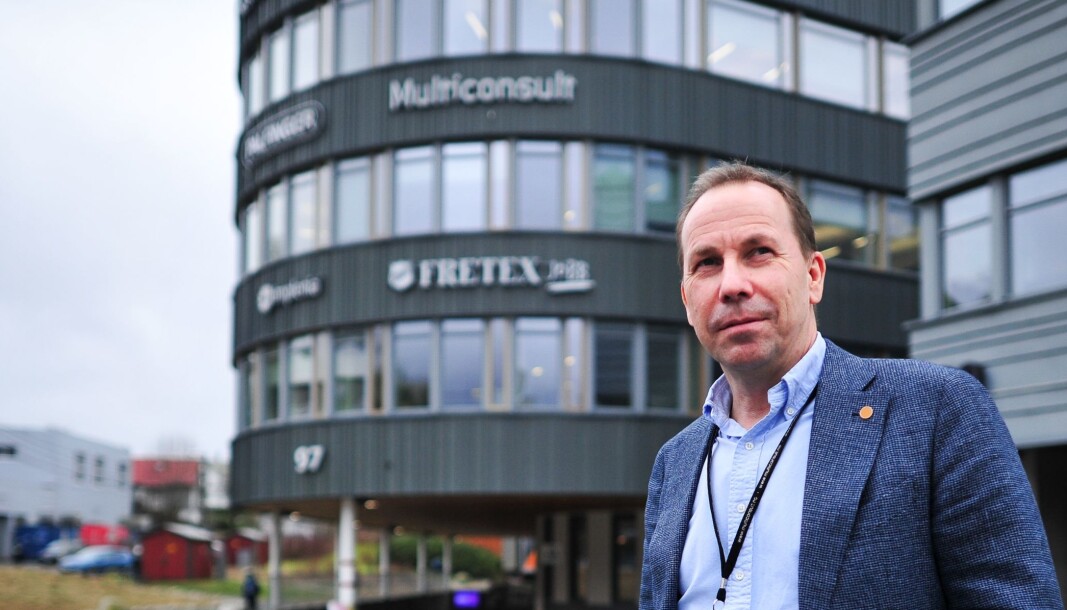 AVSTÅR: – I stedet for at vi skal tape disse pengene, så lar vi heller andre gjøre det, sier leder for VVS-avdelingen til Multiconsult i Bergen, Ole Døsvik. AVSTÅR: – I stedet for at vi skal tape disse pengene, så lar vi heller andre gjøre det, sier leder for VVS-avdelingen til Multiconsult i Bergen, Ole Døsvik.