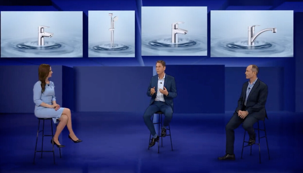 VUGGE TIL VUGGE: Grohe benyttet åpningen av nytt digitalt samlingssted til å lansere løsningen der fire kraner er vugge-til-vugge-sertifisert og kan brukes til nye produkter. På scenen: Programleder Susanne Schöne, fittings-sjef Thomas Fuhr og forsknings- og utviklingsansvarlig Torsten Meier. VUGGE TIL VUGGE: Grohe benyttet åpningen av nytt digitalt samlingssted til å lansere løsningen der fire kraner er vugge-til-vugge-sertifisert og kan brukes til nye produkter. På scenen: Programleder Susanne Schöne, fittings-sjef Thomas Fuhr og forsknings- og utviklingsansvarlig Torsten Meier.