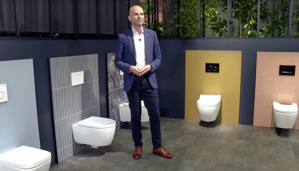 RENT: Renholdet blir enklere, reklamerer Jörn Ikels, som også kommer med løsningen som kan revolusjonere offentlige toaletter i et setefritt land som Frankrike: Lokk og seter som kan låses fast.