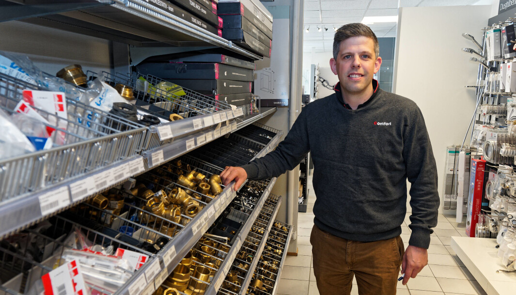 VETERAN: Det er over 25 år siden første gangen Ole-Tonny Johansen Larsen var intervjuet i Rørfag – da var han 11 år og var med moren, rørleggermester Mai-Britt Johansen, på arbeid. VETERAN: Det er over 25 år siden første gangen Ole-Tonny Johansen Larsen var intervjuet i Rørfag – da var han 11 år og var med moren, rørleggermester Mai-Britt Johansen, på arbeid.