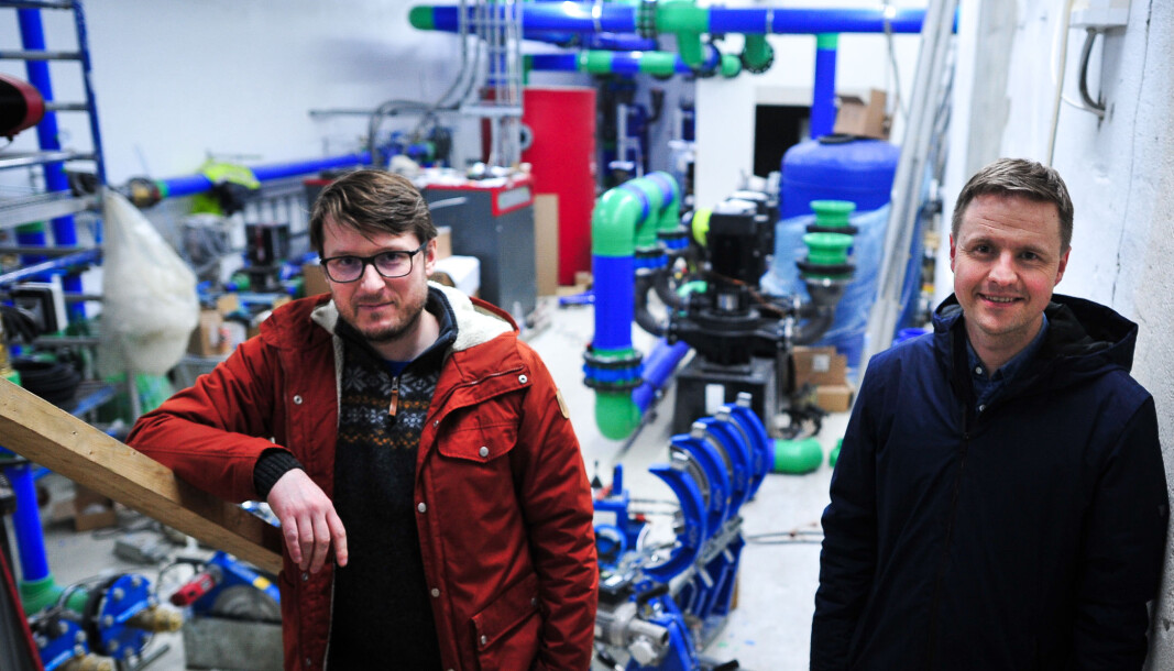 ENERGISENTRAL: Daniel Oestreich fra Bergen Rørteknikk og Ole Jørgen Fæø fra Theodor Eiendom i den nye energisentralen. ENERGISENTRAL: Daniel Oestreich fra Bergen Rørteknikk og Ole Jørgen Fæø fra Theodor Eiendom i den nye energisentralen.