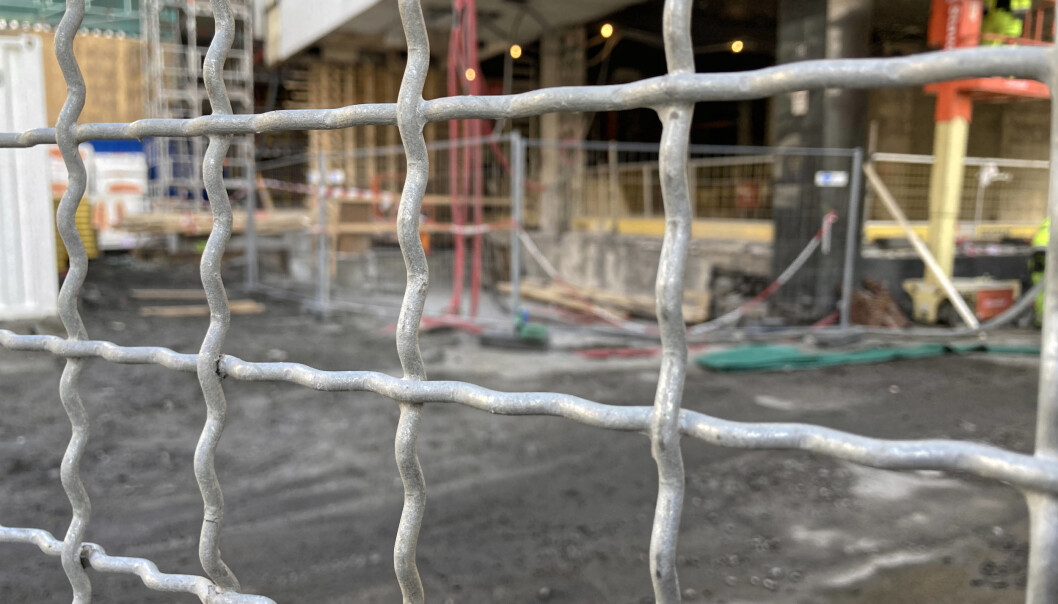 PERMITTERT: For at den oppsagte prosjektlederen skulle få fortsette i jobben mens LO- og NHO-advokatene kranglet, måtte VVS-bedriften permittere en annen prosjektleder som var i gang med pågående prosjekter. (Illustrasjonsfoto – byggeplassen på bildet har ikke noe med den aktuelle saken å gjøre.) PERMITTERT: For at den oppsagte prosjektlederen skulle få fortsette i jobben mens LO- og NHO-advokatene kranglet, måtte VVS-bedriften permittere en annen prosjektleder som var i gang med pågående prosjekter. (Illustrasjonsfoto – byggeplassen på bildet har ikke noe med den aktuelle saken å gjøre.)