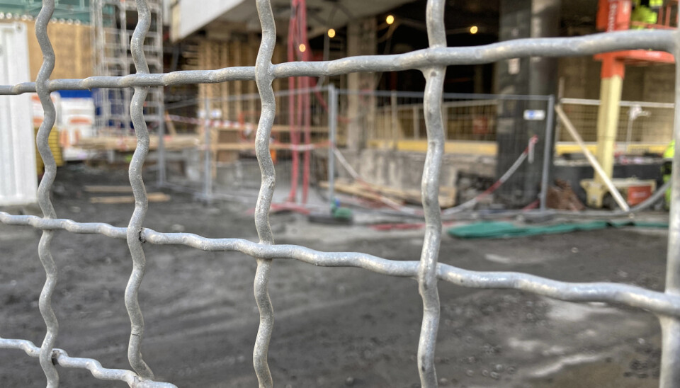 PERMITTERT: For at den oppsagte prosjektlederen skulle få fortsette i jobben mens LO- og NHO-advokatene kranglet, måtte VVS-bedriften permittere en annen prosjektleder som var i gang med pågående prosjekter. (Illustrasjonsfoto – byggeplassen på bildet har ikke noe med den aktuelle saken å gjøre.)