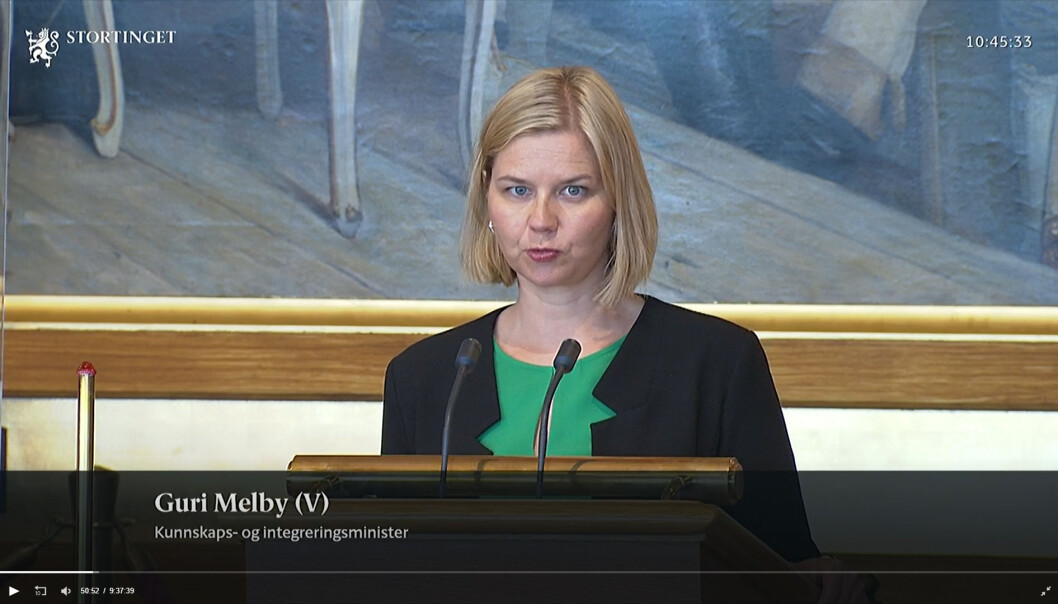– Dette er den viktigste reformen for videregående skole på 30 år, sa kunnskapsminister Guri Melby og er glad for at Stortinget stiller seg bak over 90 % av innholdet. – Dette er den viktigste reformen for videregående skole på 30 år, sa kunnskapsminister Guri Melby og er glad for at Stortinget stiller seg bak over 90 % av innholdet.