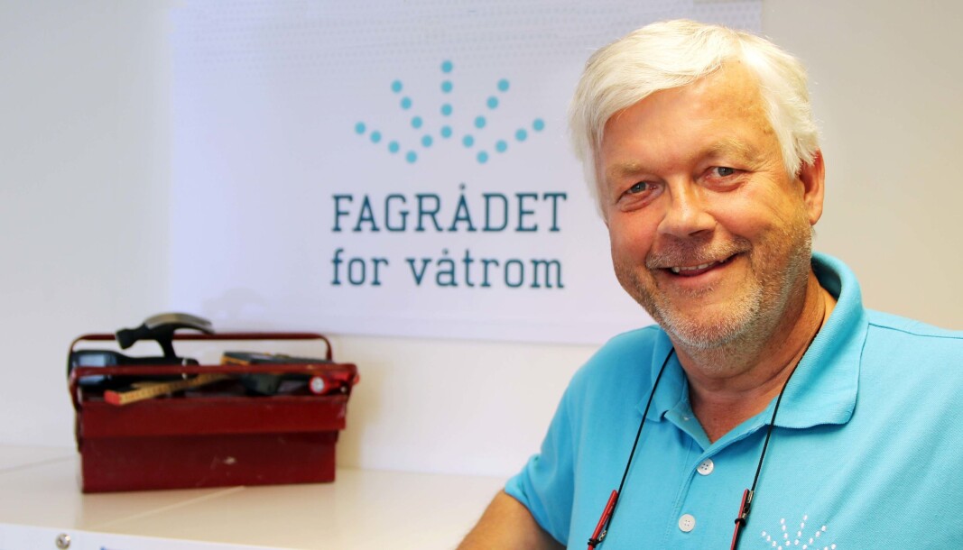 HAR VERKTØYET: Cato Ove Karlsen har verktøyet – våtromsnormen – og lurer på hvorfor ikke enda flere bruker det. HAR VERKTØYET: Cato Ove Karlsen har verktøyet – våtromsnormen – og lurer på hvorfor ikke enda flere bruker det.