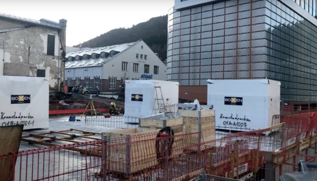 FERDIGE PÅ BYGGEPLASS: På OBOSs boligprosjekt i Kronstadoparken i Bergen er Boxen bad valgt. Her står badene klar på byggeplass. FERDIGE PÅ BYGGEPLASS: På OBOSs boligprosjekt i Kronstadoparken i Bergen er Boxen bad valgt. Her står badene klar på byggeplass.